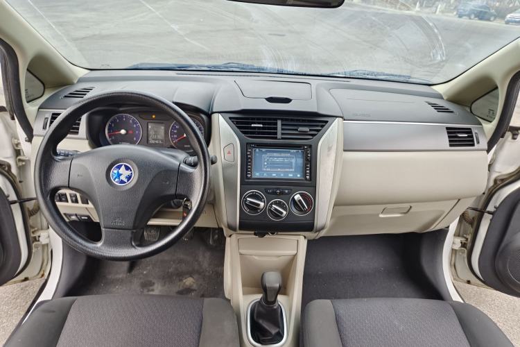 Used Venucia R50 2015 1.6L Manual Fashion Edition Interior 1