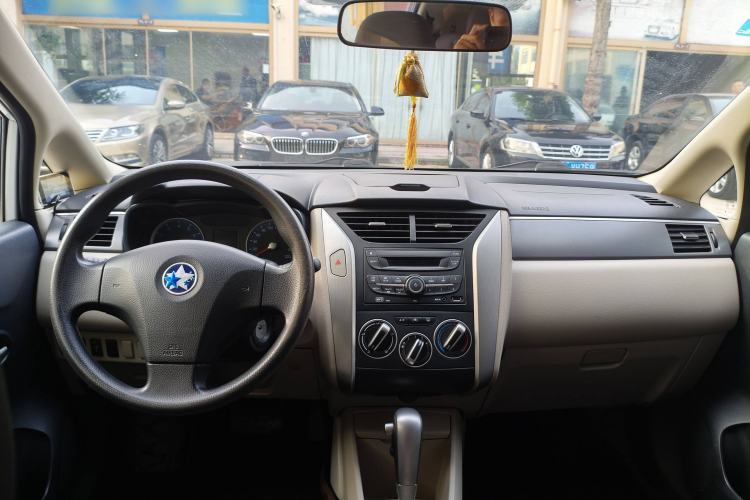 Used Venucia R50 2015 1.6L Automatic Fashion Edition Interior 1