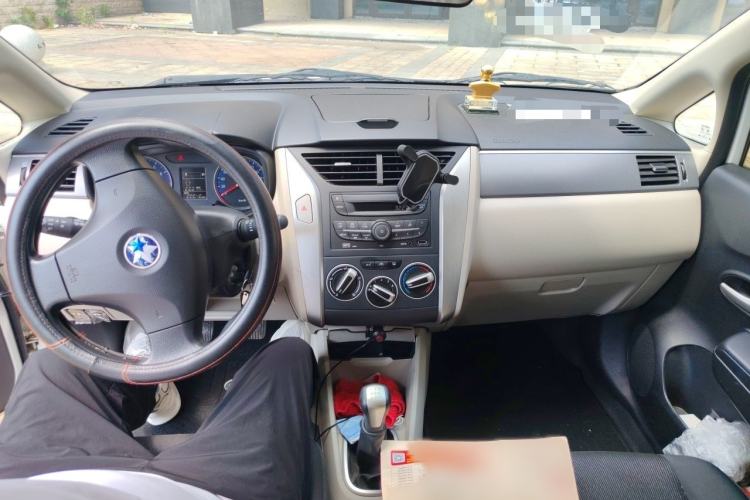Used Venucia R50 2015 1.6L Manual Fashion Edition Interior 2