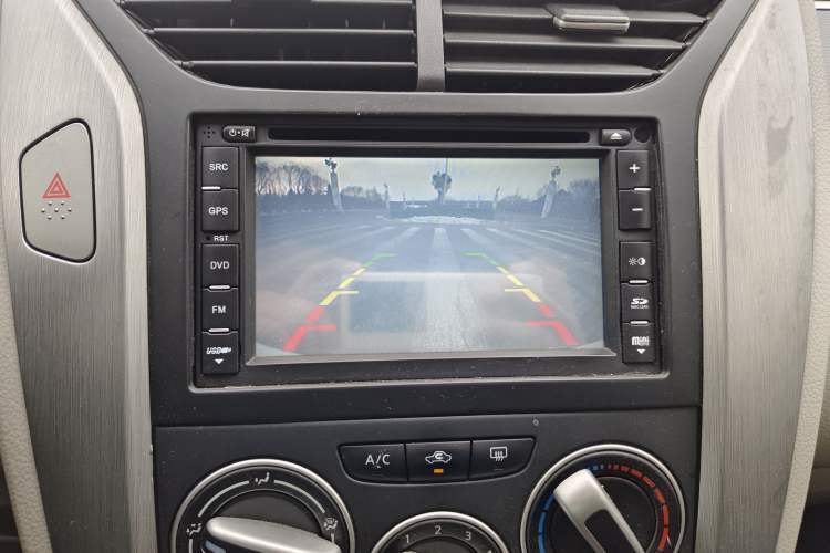 Used Venucia R50 2015 1.6L Manual Fashion Edition Interior 2
