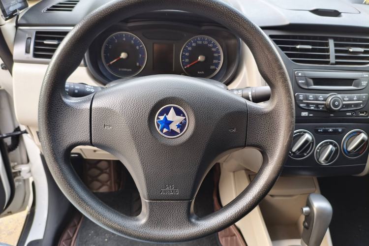 Used Venucia R50 2015 1.6L Automatic Fashion Edition Interior 2