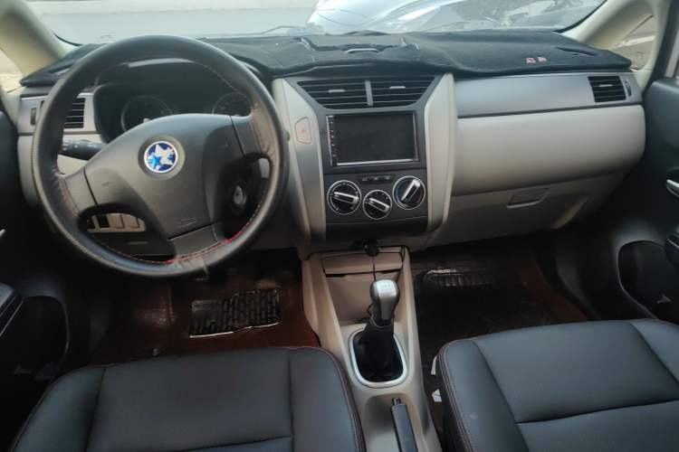 Used Venucia R50 2015 1.6L Manual Fashion Edition Interior 3