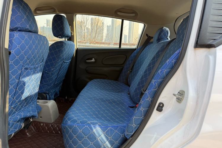 Used Venucia R50 2015 1.6L Manual Fashion Edition Interior 3