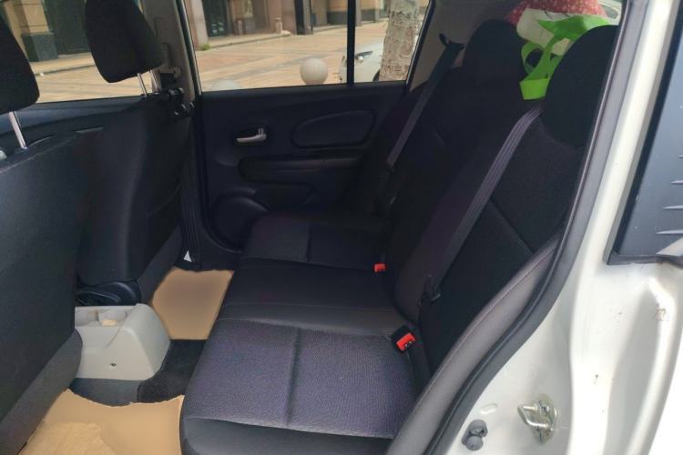 Used Venucia R50 2015 1.6L Manual Fashion Edition Interior 4