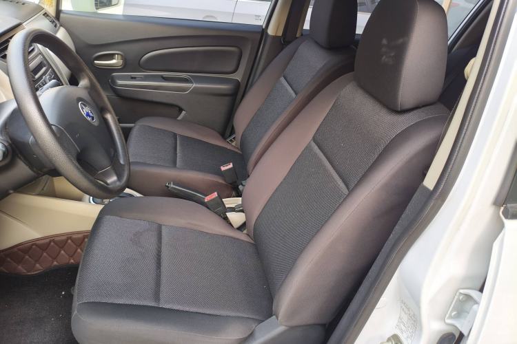 Used Venucia R50 2015 1.6L Automatic Fashion Edition Interior 5