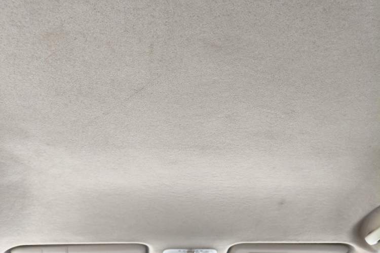 Used Venucia R50 2015 1.6L Automatic Fashion Edition Interior 7