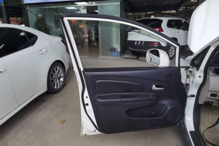 Used Venucia R50 2015 1.6L Automatic Fashion Edition Left Front Door Interior