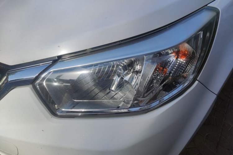 Used Venucia R50 2015 1.6L Manual Luxury Edition Left Front Headlight