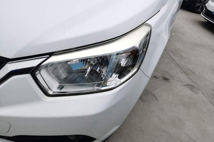 Used Venucia R50 2015 1.6L Automatic Luxury Edition Left Front Headlight