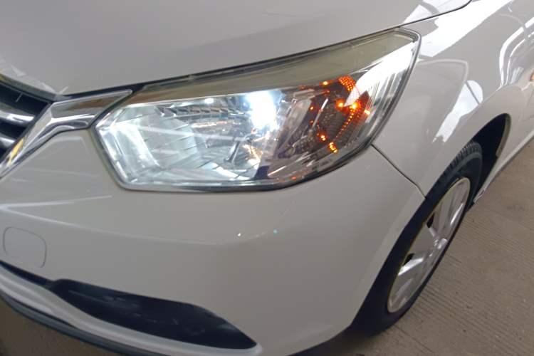 Used Venucia R50 2015 1.6L Manual Fashion Edition Left Front Headlight