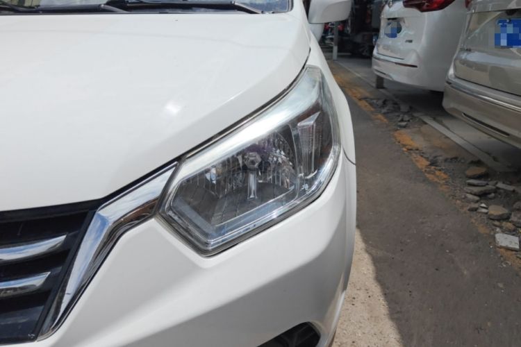 Used Venucia R50 2015 1.6L Automatic Fashion Edition Left Front Headlight