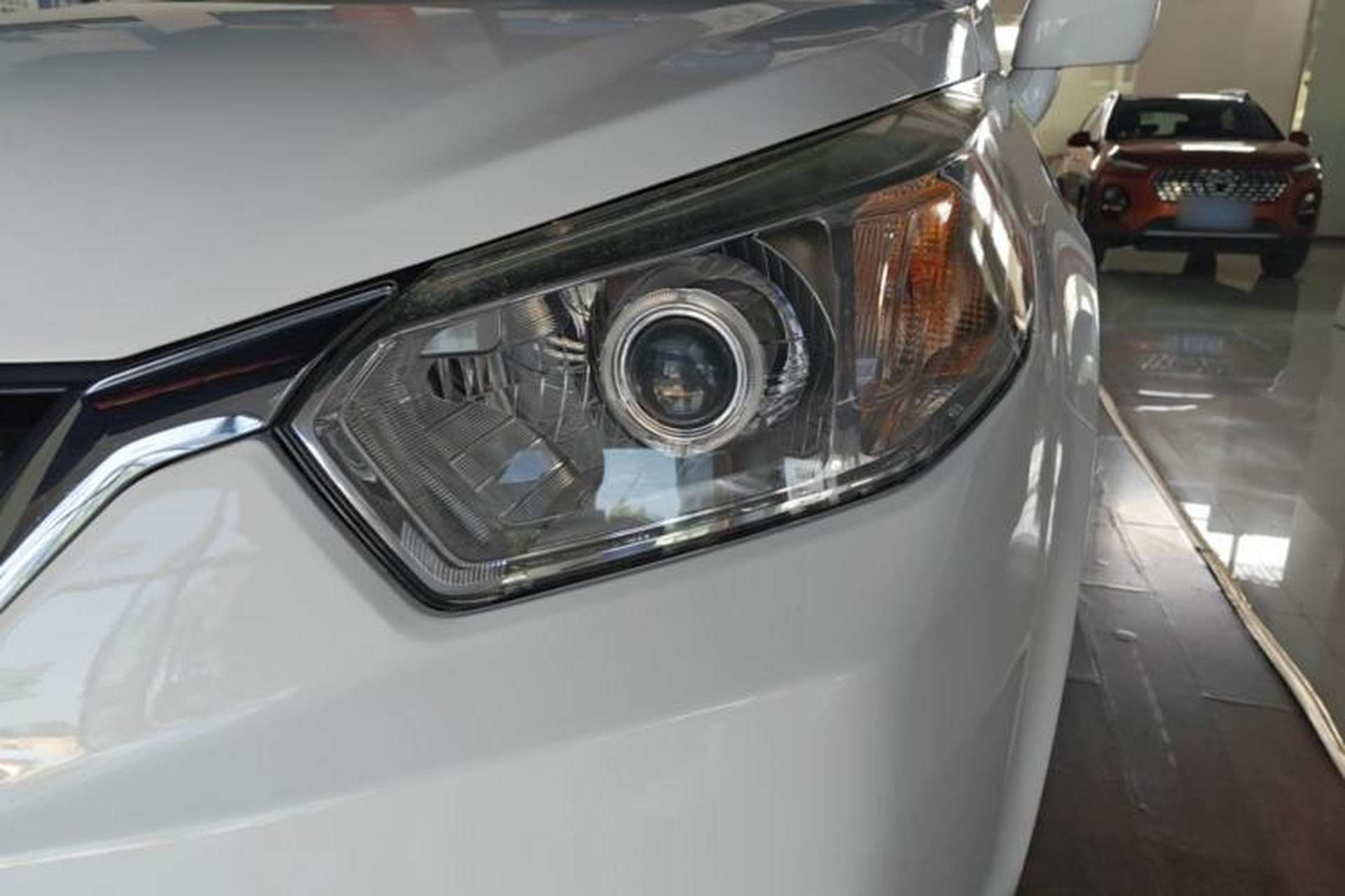 Used Venucia R50 2015 1.6L Automatic Fashion Edition Left Front Headlight