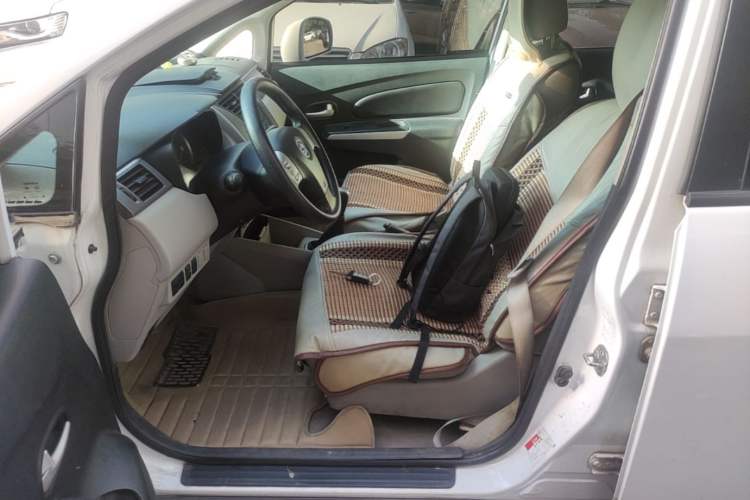 Used Venucia R50 2015 1.6L Manual Luxury Edition Left Front Seat