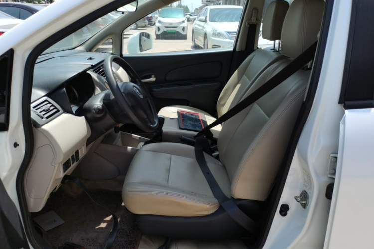 Used Venucia R50 2015 1.6L Manual Fashion Edition Left Front Seat