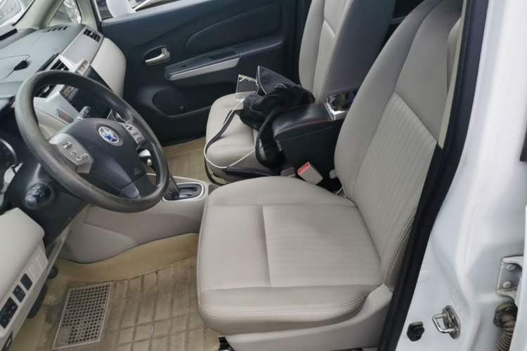 Used Venucia R50 2015 1.6L Automatic Luxury Edition Left Front Seat