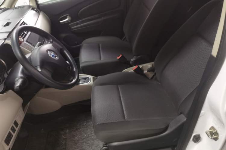 Used Venucia R50 2015 1.6L Automatic Fashion Edition Left Front Seat