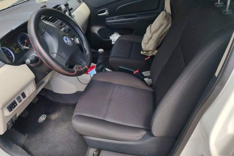 Used Venucia R50 2015 1.6L Manual Fashion Edition Left Front Seat