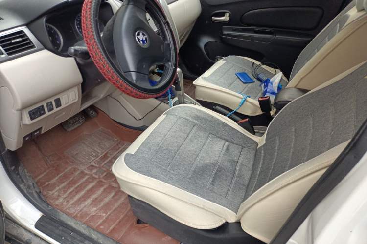Used Venucia R50 2015 1.6L Automatic Fashion Edition Left Front Seat