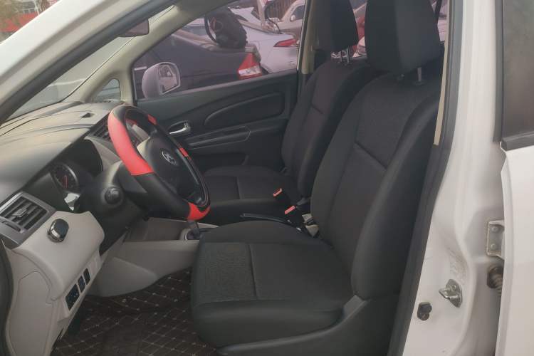 Used Venucia R50 2015 1.6L Automatic Fashion Edition Left Front Seat