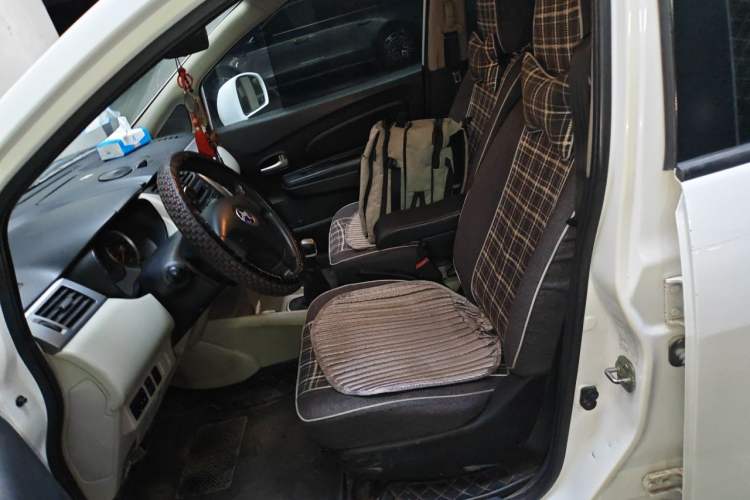Used Venucia R50 2015 1.6L Manual Fashion Edition Left Front Seat
