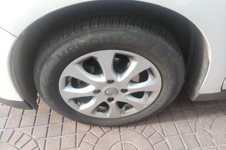 Used Venucia R50 2015 1.6L Manual Luxury Edition Left Front Wheel Hub