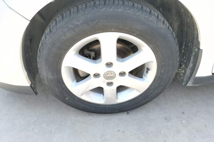Used Venucia R50 2015 1.6L Manual Fashion Edition Left Front Wheel Hub