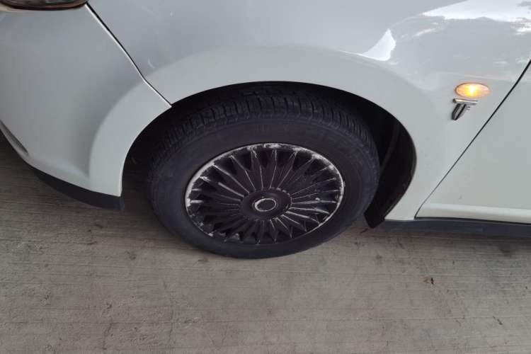 Used Venucia R50 2015 1.6L Automatic Fashion Edition Left Front Wheel Hub