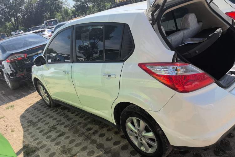 Used Venucia R50 2015 1.6L Manual Fashion Edition Left Side