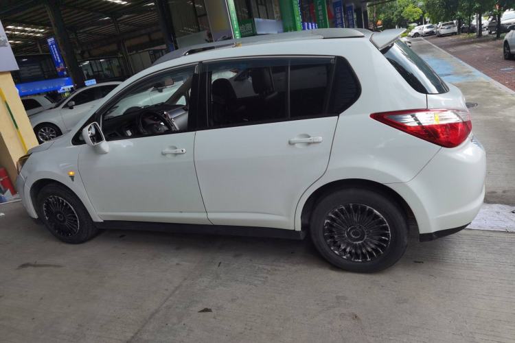 Used Venucia R50 2015 1.6L Automatic Fashion Edition Left Side