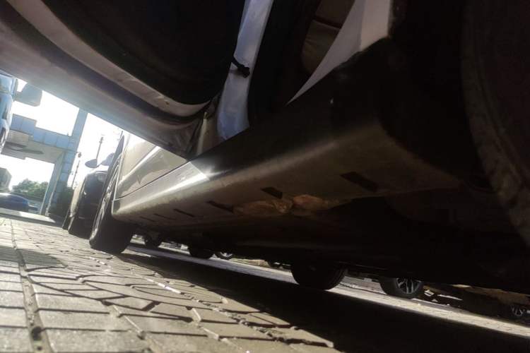 Used Venucia R50 2015 1.6L Manual Luxury Edition Left Side Sill