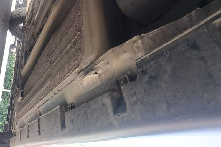 Used Venucia R50 2015 1.6L Manual Fashion Edition Left Side Sill