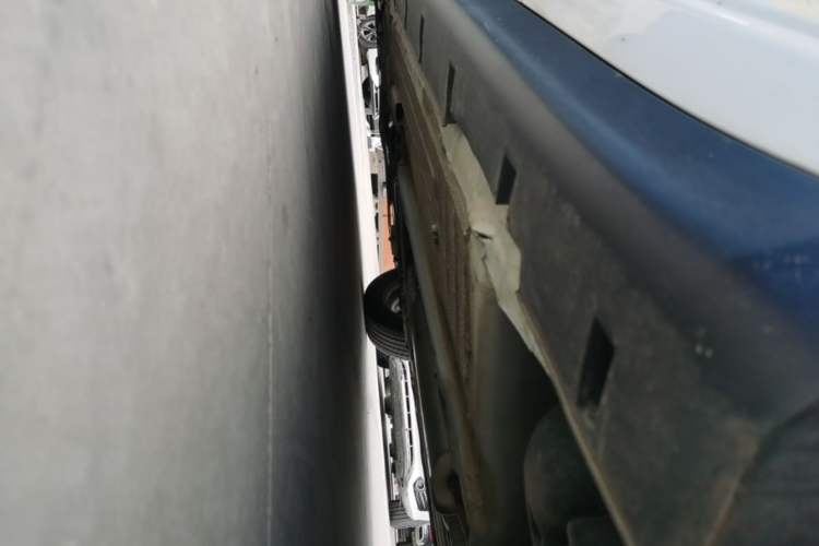 Used Venucia R50 2015 1.6L Automatic Luxury Edition Left Side Sill