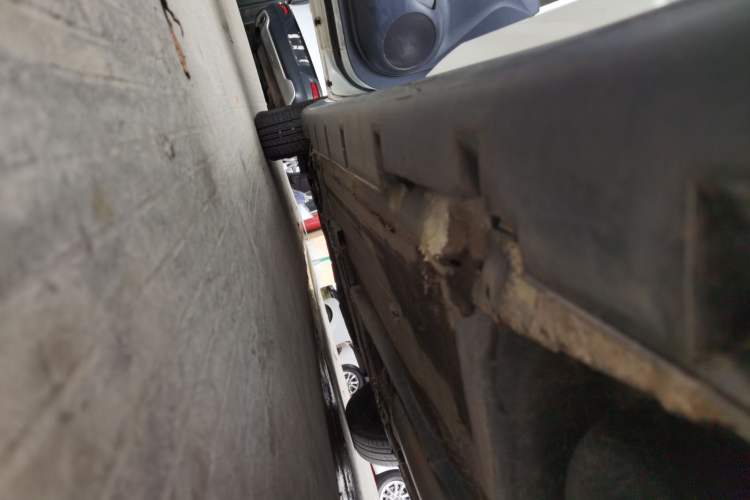 Used Venucia R50 2015 1.6L Automatic Fashion Edition Left Side Sill