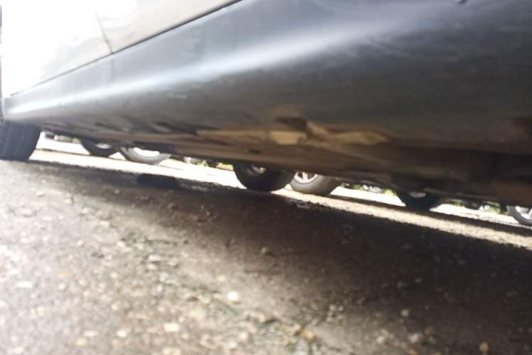 Used Venucia R50 2015 1.6L Automatic Luxury Edition Left Side Sill