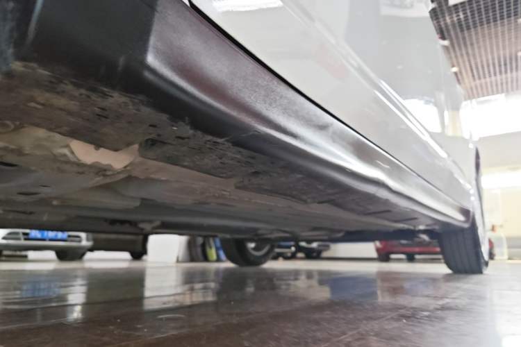 Used Venucia R50 2015 1.6L Automatic Fashion Edition Left Side Sill