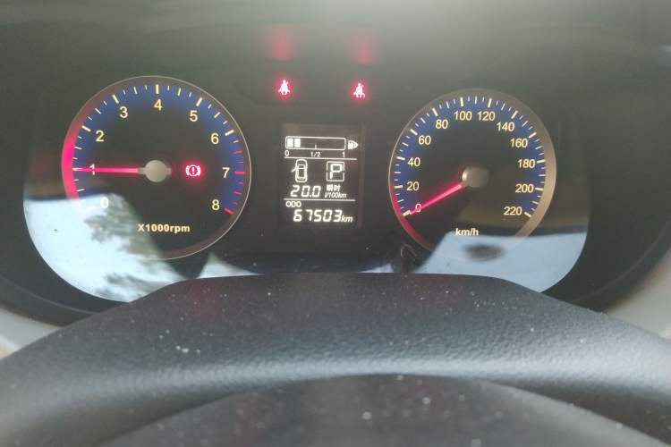 Used Venucia R50 2015 1.6L Automatic Fashion Edition Odometer Close Up