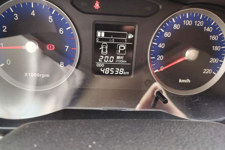 Used Venucia R50 2015 1.6L Automatic Fashion Edition Odometer Close Up