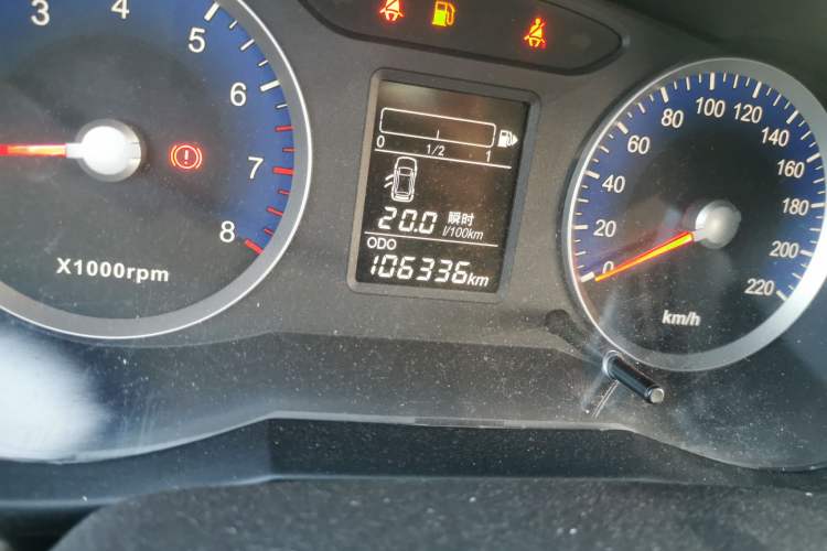Used Venucia R50 2015 1.6L Manual Fashion Edition Odometer Close Up