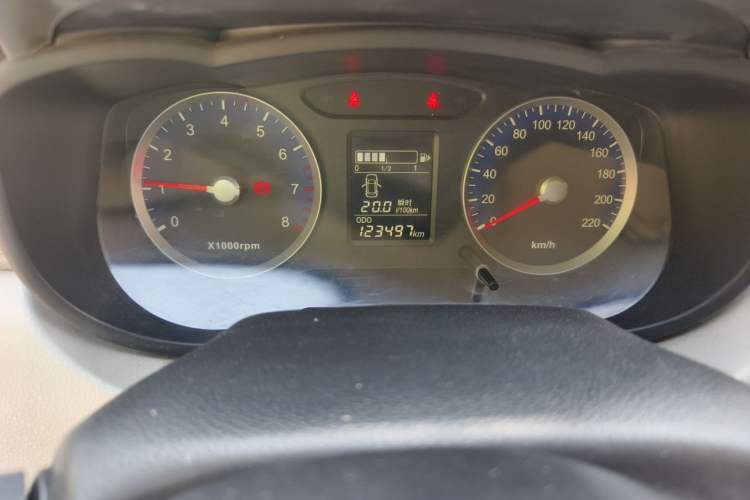 Used Venucia R50 2015 1.6L Manual Fashion Edition Odometer Close Up