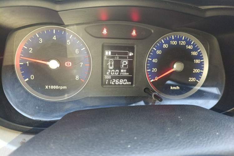 Used Venucia R50 2015 1.6L Automatic Luxury Edition Odometer Close Up