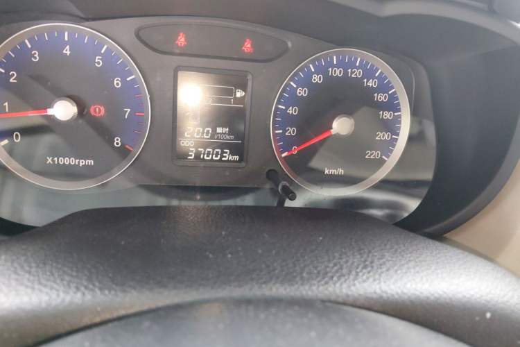 Used Venucia R50 2015 1.6L Manual Fashion Edition Odometer Close Up