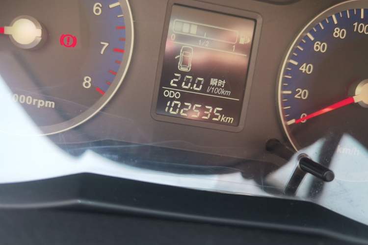 Used Venucia R50 2015 1.6L Manual Fashion Edition Odometer Close Up