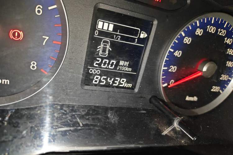 Used Venucia R50 2015 1.6L Manual Fashion Edition Odometer Close Up