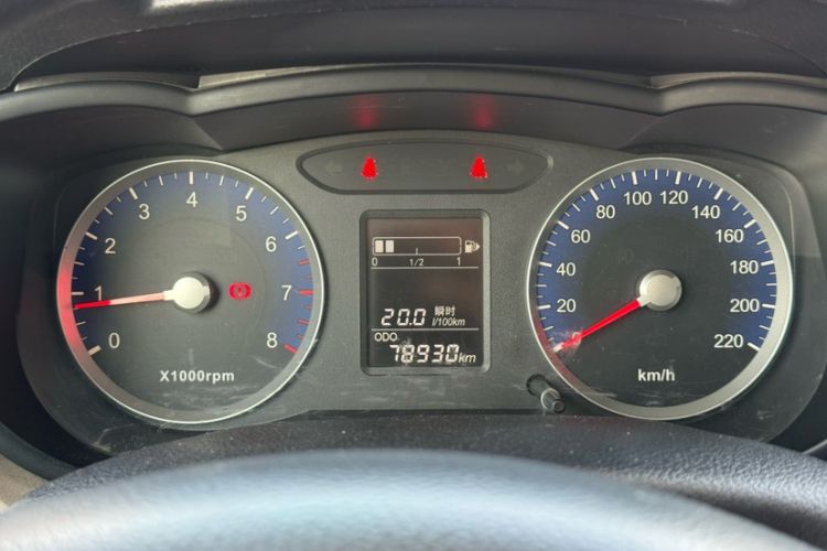 Used Venucia R50 2015 1.6L Manual Fashion Edition Odometer Close Up