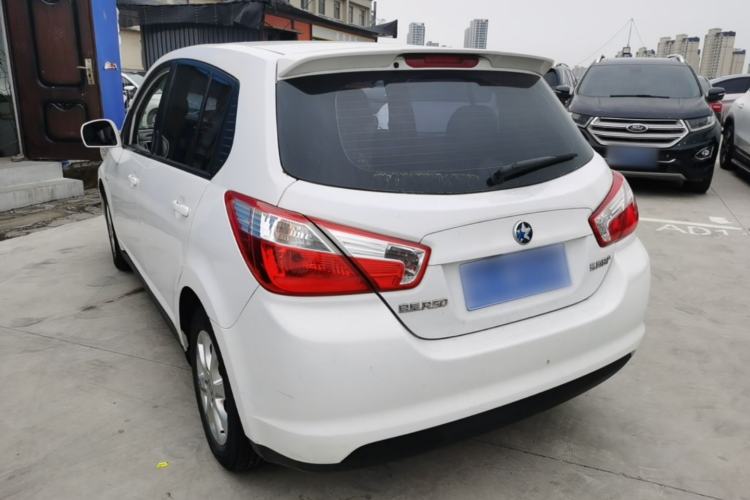 Used Venucia R50 2015 1.6L Automatic Luxury Edition Rear Left 45 Deg