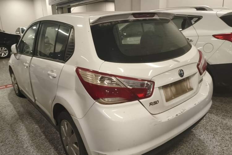Used Venucia R50 2015 1.6L Manual Fashion Edition Rear Left 45 Deg
