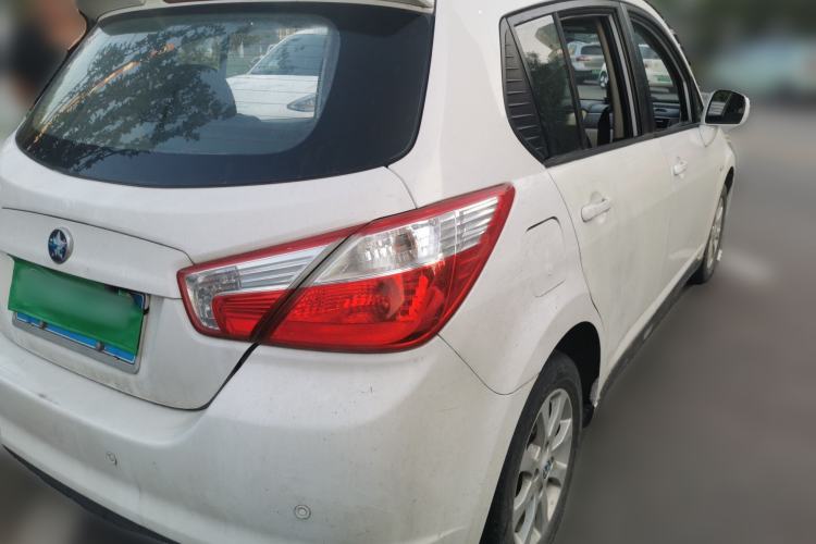 Used Venucia R50 2015 1.6L Manual Fashion Edition Rear Right 45 Deg