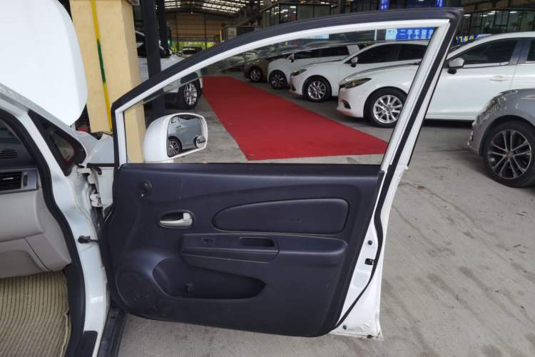 Used Venucia R50 2015 1.6L Automatic Fashion Edition Right Front Door Interior