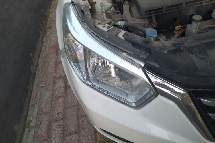 Used Venucia R50 2015 1.6L Automatic Fashion Edition Right Front Headlight