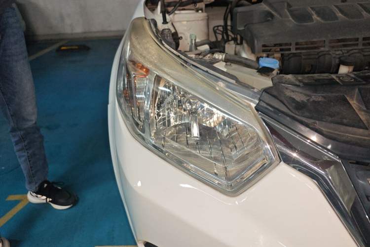 Used Venucia R50 2015 1.6L Automatic Fashion Edition Right Front Headlight